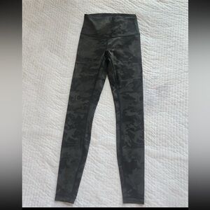 Lululemon green black camo leggings size 4